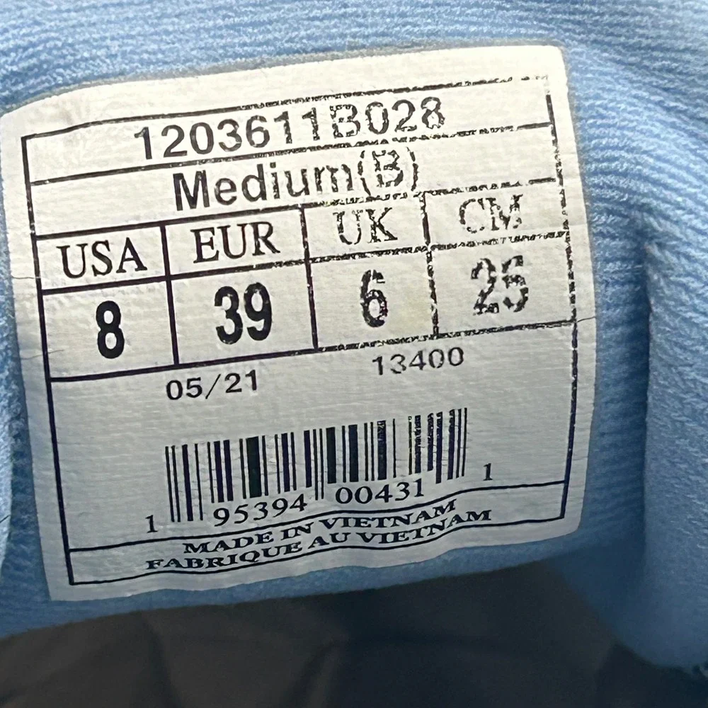 Brooks revel running